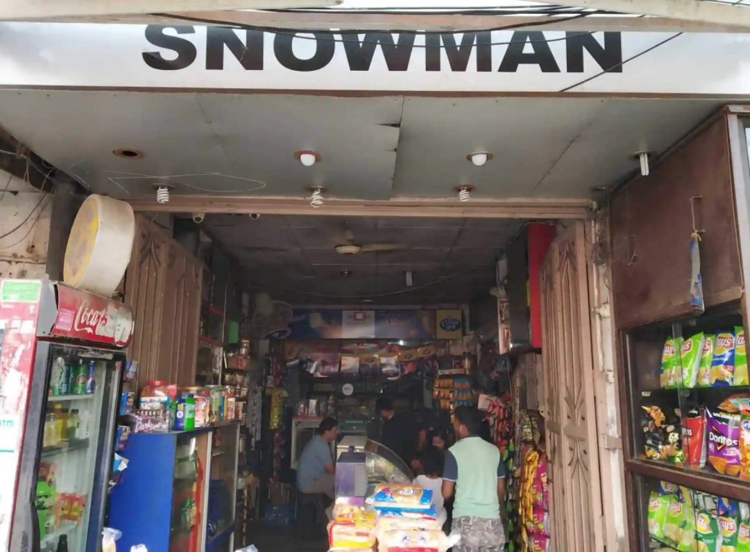 Snowman Ice Cream Parlour